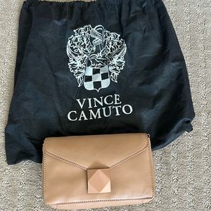 🤎 The perfect nude clutch that can also be a Crossbody bag.